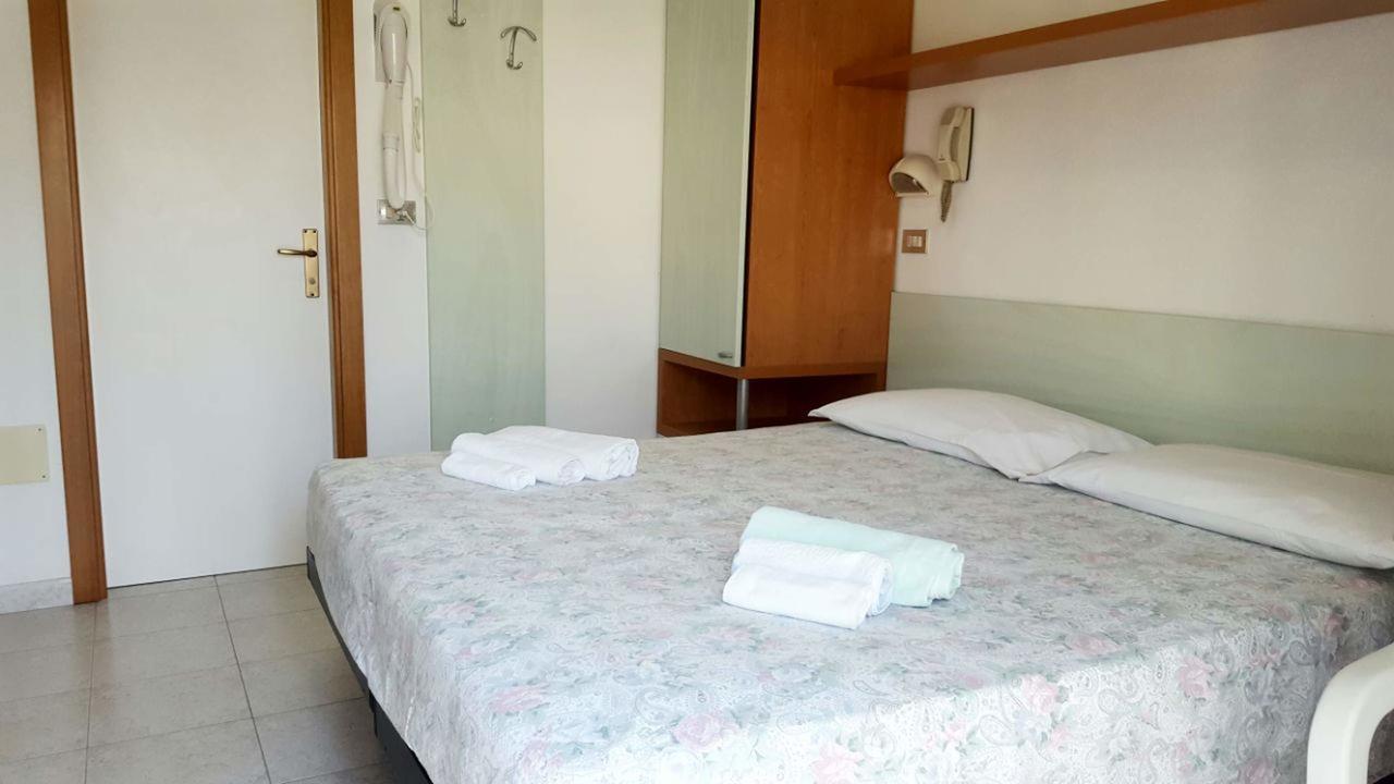 Hotel Villa Cesira Bellaria-Igea Marina Oda fotoğraf